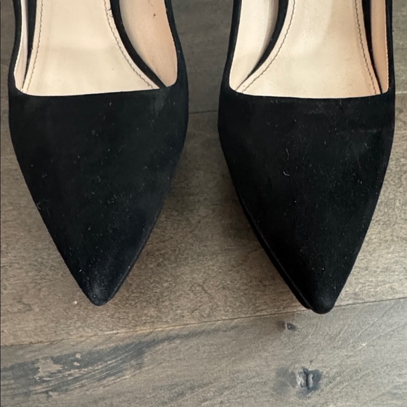 Gorgeous Prada Black Suede Platform Pumps - Picture 4 of 9